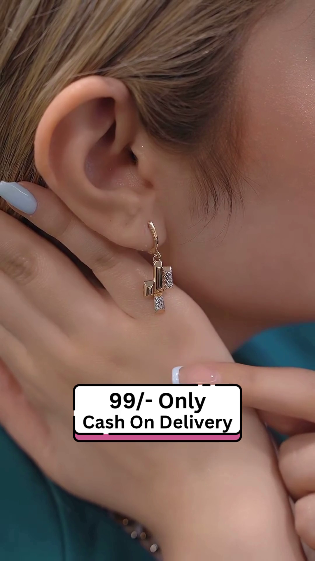 Elegant Gold-Plated Geometric Statement Necklace for Women – Modern Party Wear Jewelry