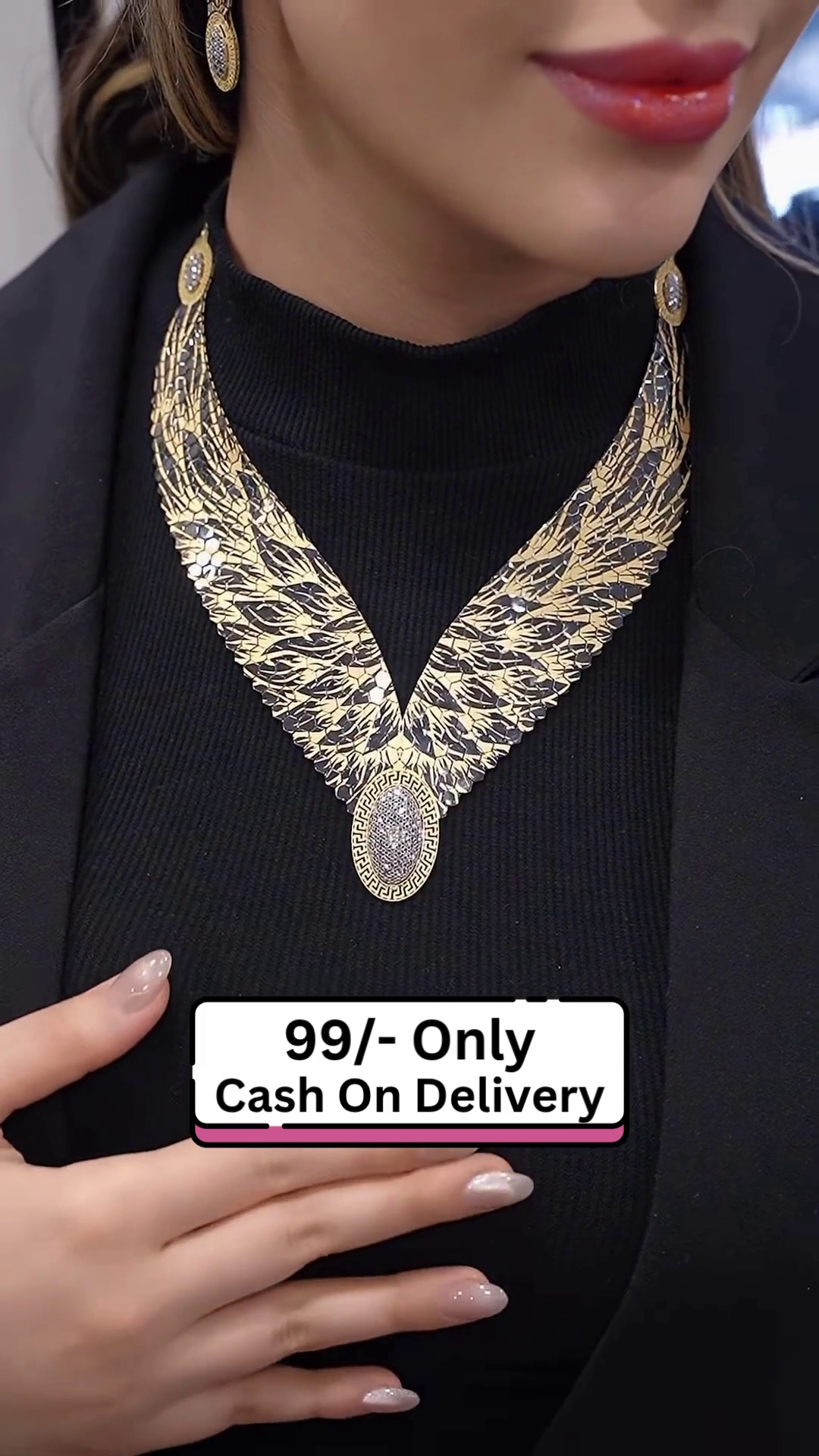 Elegant Gold-Toned Leaf Motif Bracelet with Sparkling Accents