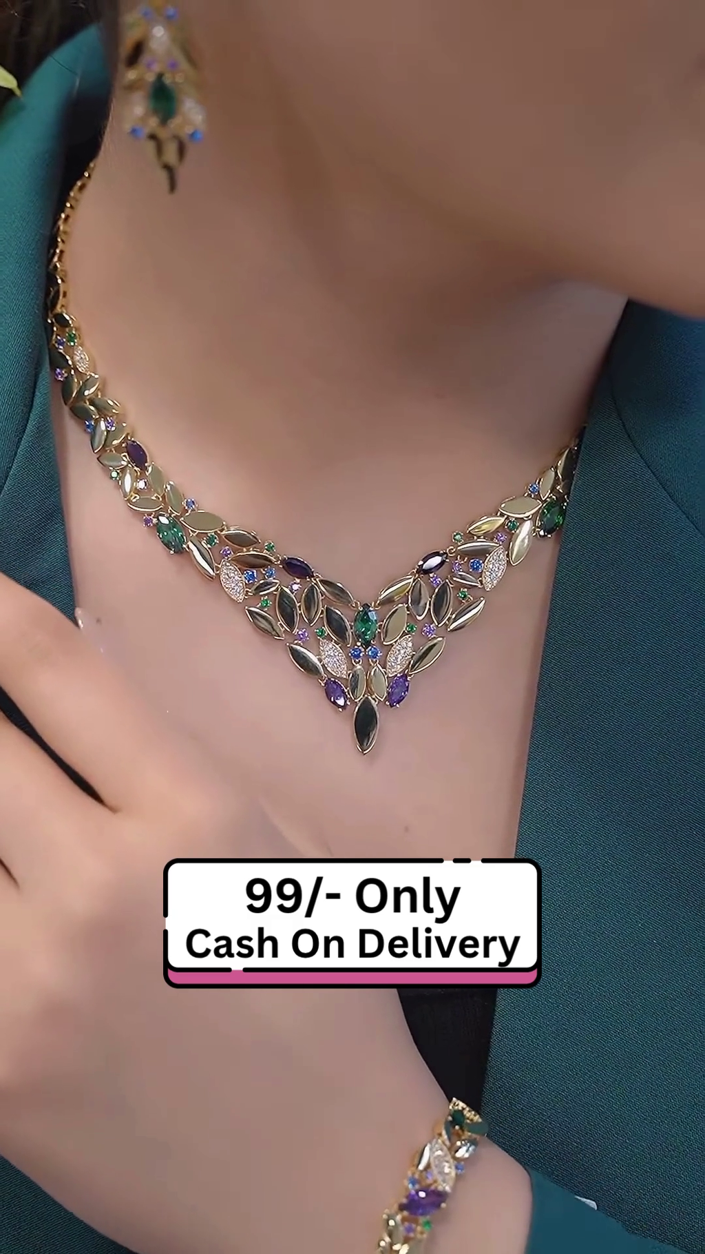 Stunning Emerald Green and Clear Gemstone Drop Necklace Set