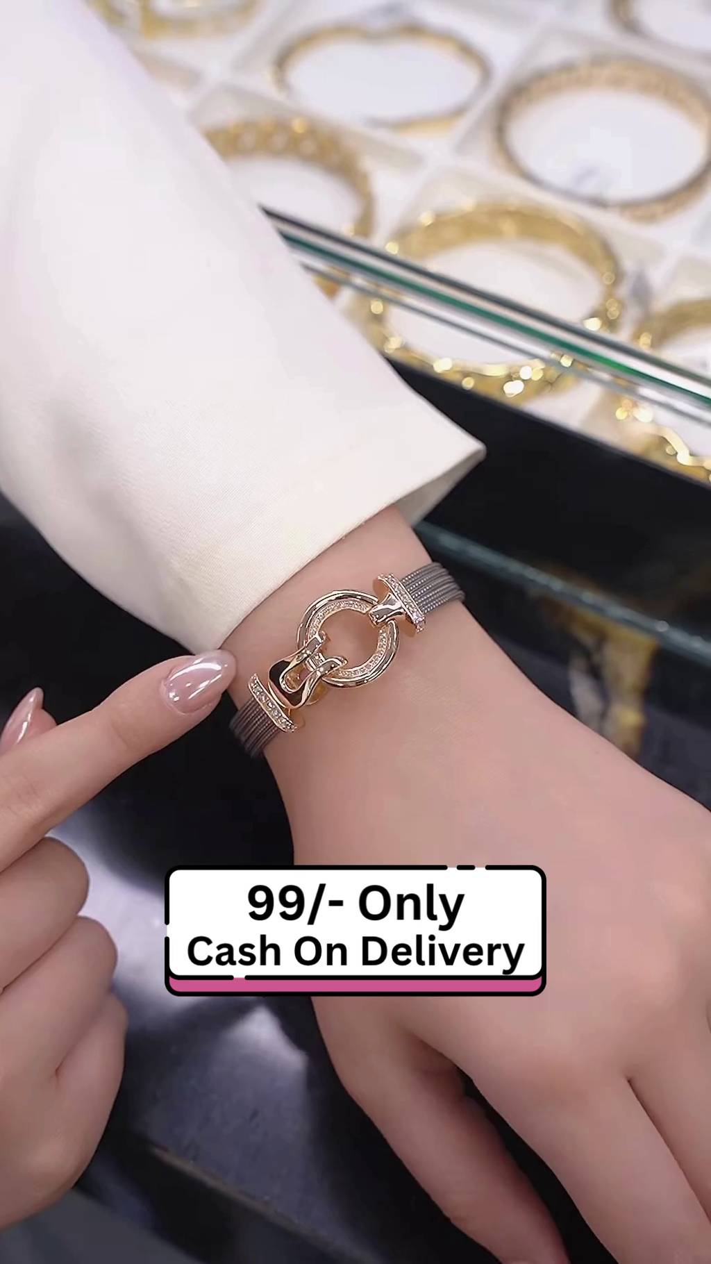 Stylish Silver-Toned Mesh Choker Necklace with Interlocking Ring Clasp and Matching Earrings