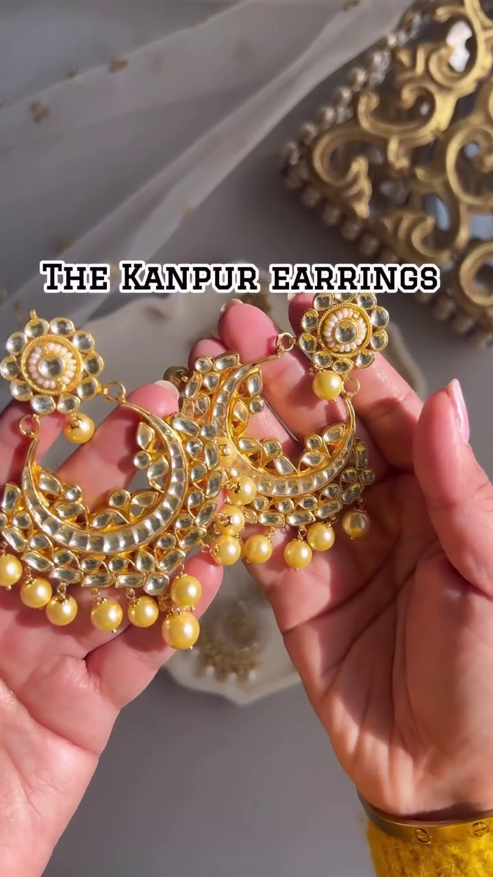Exquisite Kundan Earrings and Tikka Set