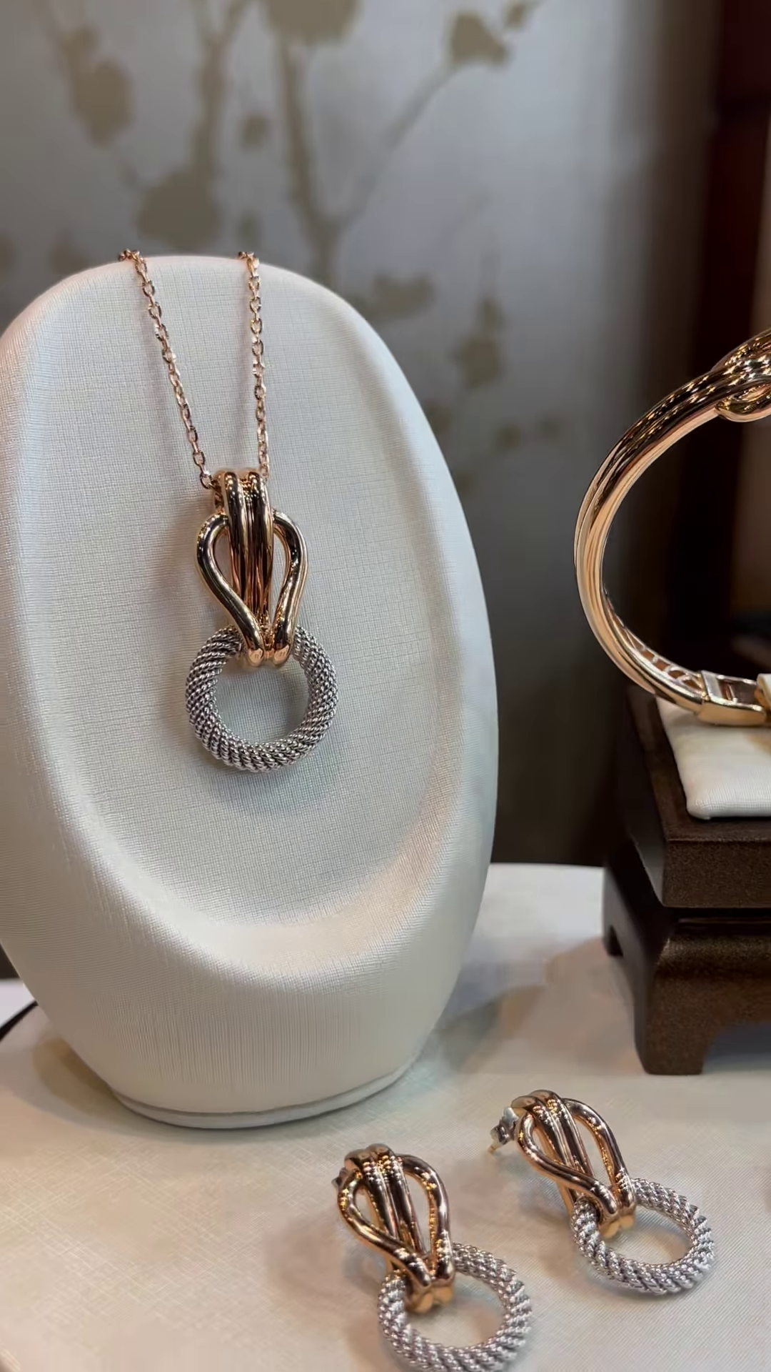 Elegant Two-Tone Intertwined Jewelry Set with Textured Cable Ring and Polished Accents