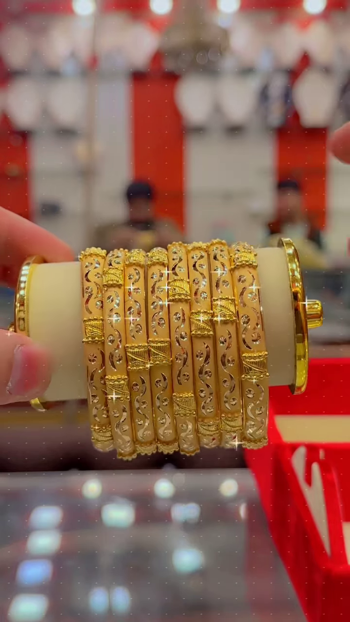 Elegant Gold-Toned bengals set